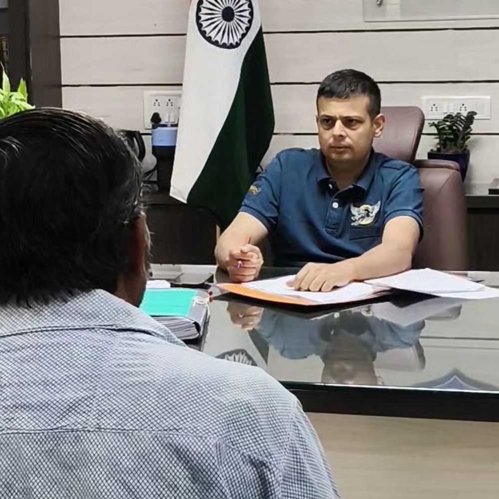 વ્યાજખોરો જમીન પચાવી પાડવા માંગે છે, મરવા સિવાય છૂટકો નથી:રાજકોટ રેન્જ IG નિર્લિપ્ત રાયની જનસંપર્ક સભામાં વ્યાજના ચક્રમાં ફસાયેલા 35 લોકોની રજૂઆત - રૂ.4 લાખના બદલામાં દોઢ કરોડની જમીન પચાવી પાડી