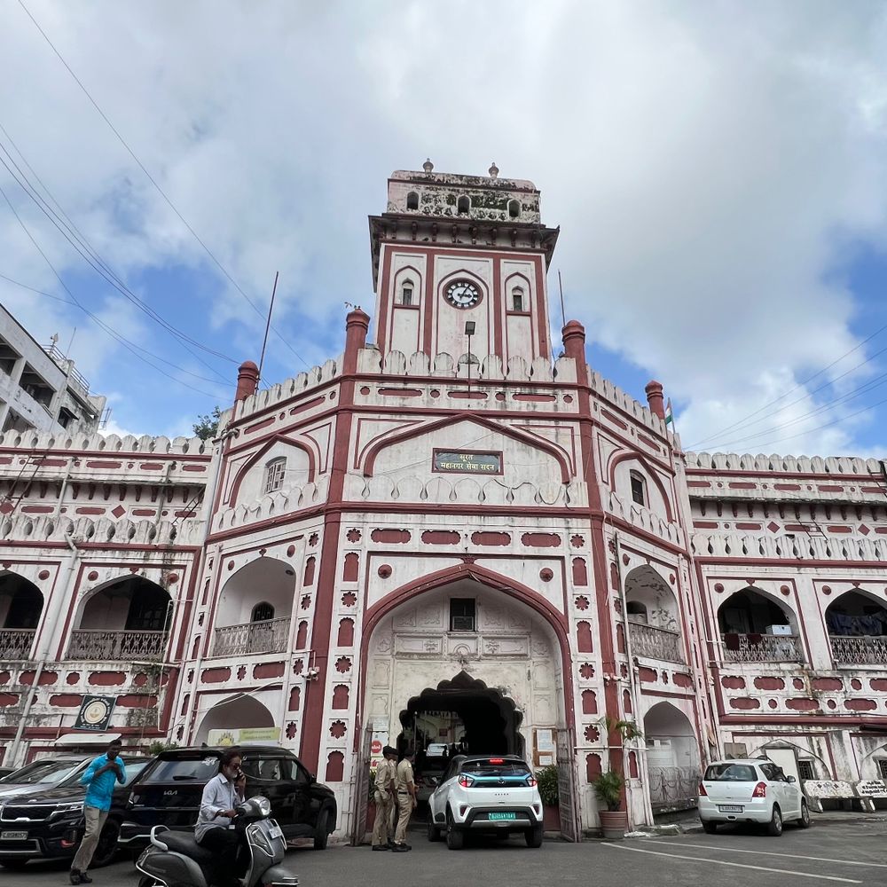 ટેક્નિકલ ખામીને કારણે 60 કોન્ટ્રાક્ટરો માલામાલ થયા:350 કરોડનું પેમેન્ટ બાકી હોવા છતાં કોન્ટ્રાક્ટરોનાં એકાઉન્ટમાં ભૂલથી 24 કરોડ જમા, પાલિકાના એકાઉન્ટ વિભાગની બેદરકારી સામે આવી