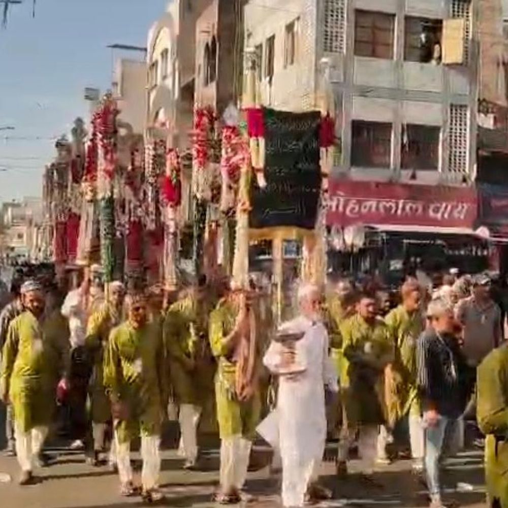 વડોદરામાં 38માં ભવ્ય ઉર્ષનો પ્રારંભ:સંદલ જુલૂસમાં ભક્તિનું ઘોડાપૂર, દેશભરના ગાદીપતિઓ અને બુદ્ધિજીવીઓની પ્રેરણાદાયી ઉપસ્થિતિ વચ્ચે ઉજવણી