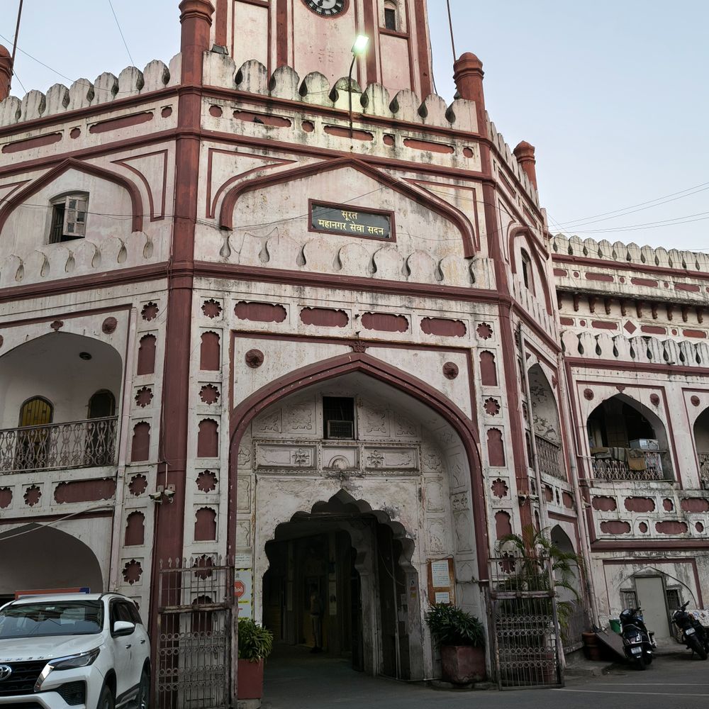 લાયક એજન્સીઓને પડતી મૂકી માનીતીઓને લ્હાણી:મનપાના વોચ એન્ડ વોર્ડ વિભાગમાં કરોડોનું સિક્યુરિટી ટેન્ડર કૌભાંડ, ચીફ સિક્યુરિટી ઓફિસરે આક્ષેપો નકાર્યા