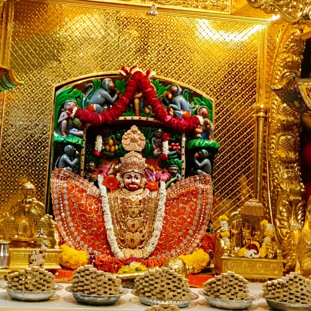 3000 સ્થળોએ હનુમાન જયંતીની ઉજવણી:બાલાજી હનુમાનજી મંદિરે આરતીમાં 2000 ભક્તો ઉમટ્યા, કેક કટિંગ કરાયું; બાળ હનુમાને આકર્ષણ જગાવ્યું