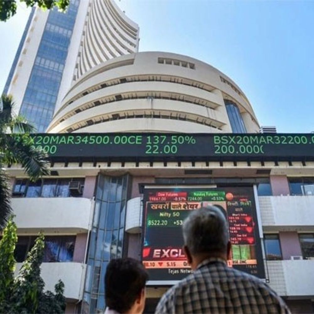 સેન્સેક્સમાં 1500 પોઈન્ટનો કડાકો, 71600 પર કારોબાર કરી રહ્યો છે:નિફ્ટી પણ 450 પોઈન્ટ તૂટ્યો; બેંકિંગ, મેટલ અને ઓટો શેર્સમાં વધુ ઘટાડો