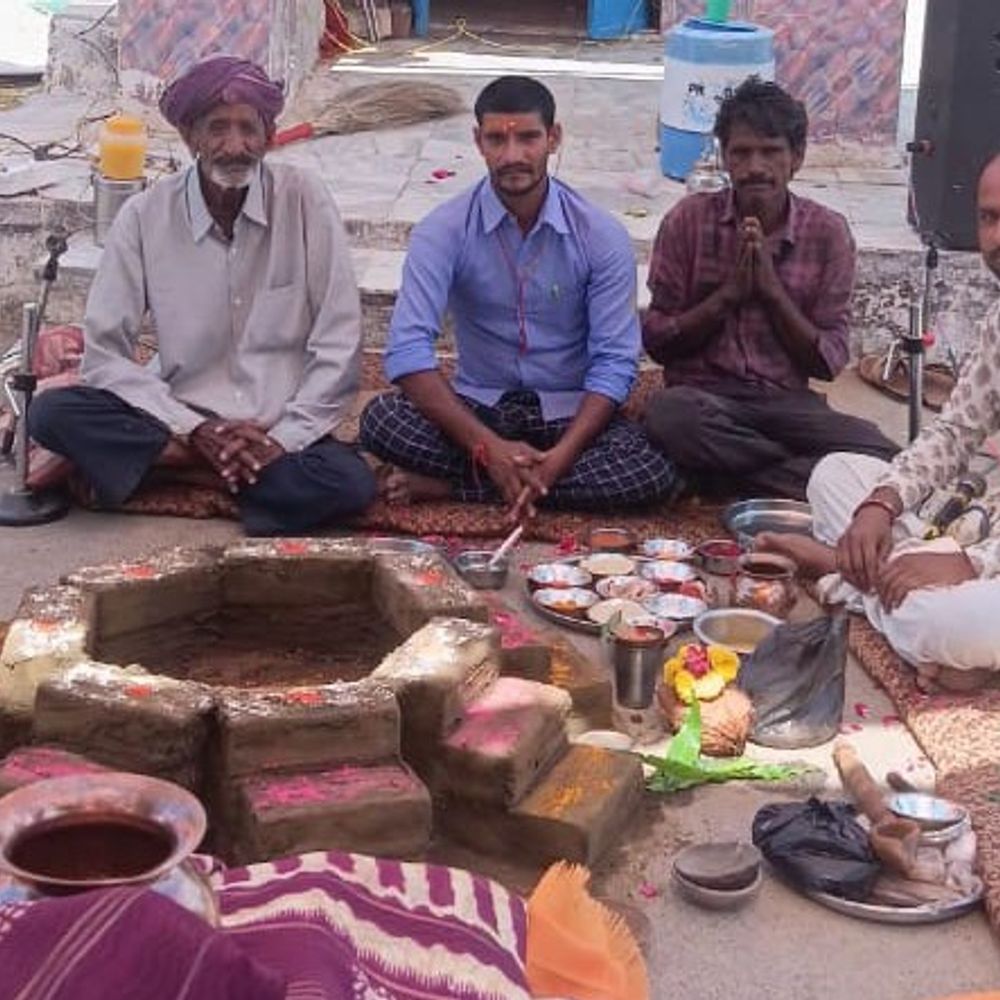 ચંદ્રુમાણાના દશામાતા મંદિરે ચૈત્ર પૂનમે યજ્ઞ યોજાયો:કુંવાસીઓ અને શ્રદ્ધાળુઓને ભોજન પ્રસાદ પીરસી પરંપરા જાળવી