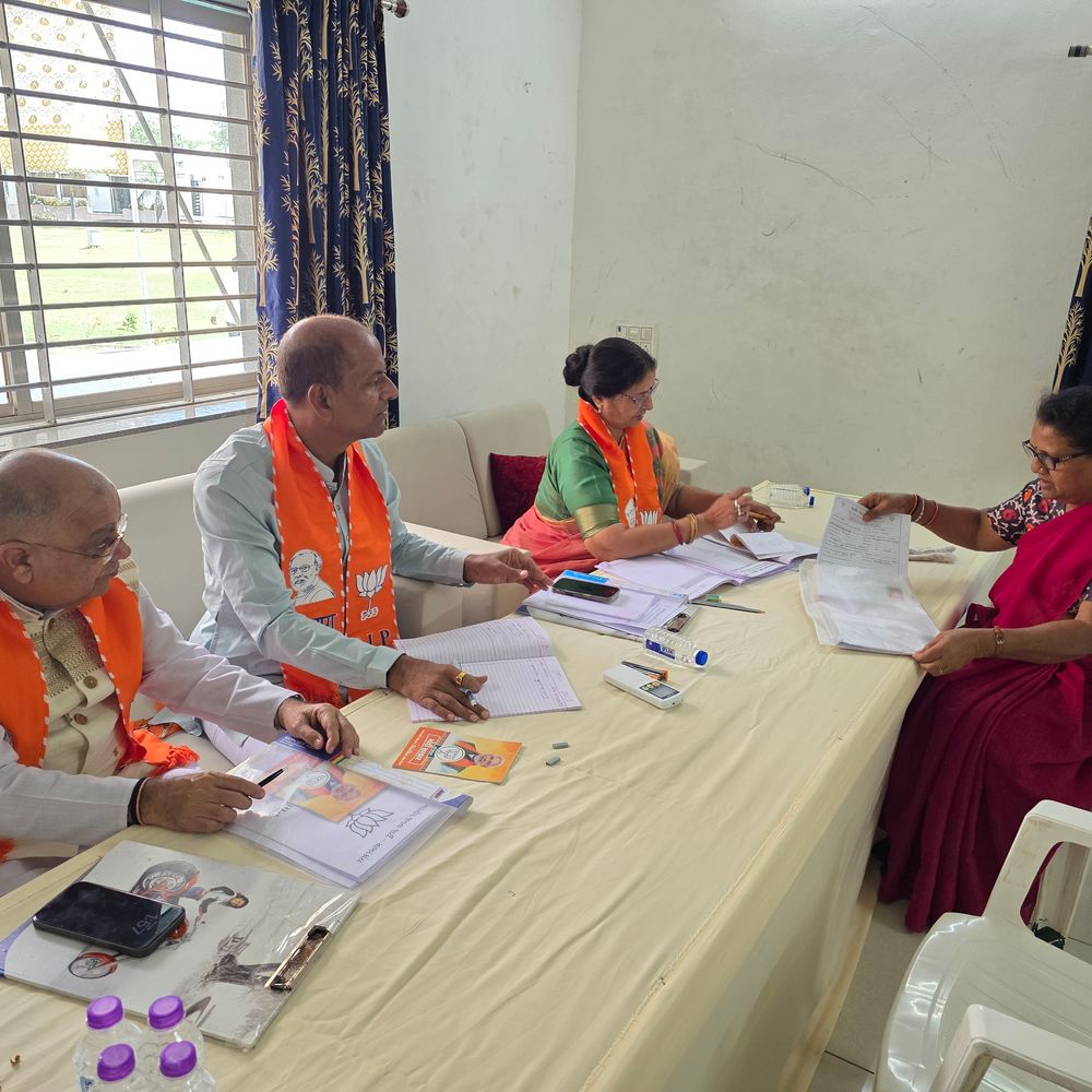 હિંમતનગરમાં ઉમેદવારો માટેની સેન્સ પ્રક્રિયા શરૂ:જિલ્લા-તાલુકા પંચાયત અને નગરપાલિકાની ચૂંટણી માટે 300થી વધુ દાવેદારોને નિરીક્ષકોએ સાંભળ્યા