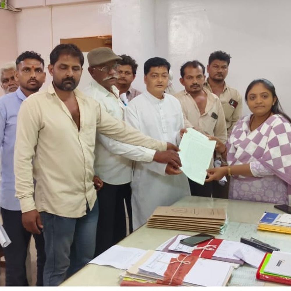 સૂત્રાપાડાનાસરા-થરેલીના ખેડૂતો જમીન બચાવવા મેદાને પડ્યા:પાઈપલાઈન પ્રોજેક્ટ સામે વિરોધ; વૈકલ્પિક માર્ગ અપનાવવા મામલતદારને આવેદન આપ્યું