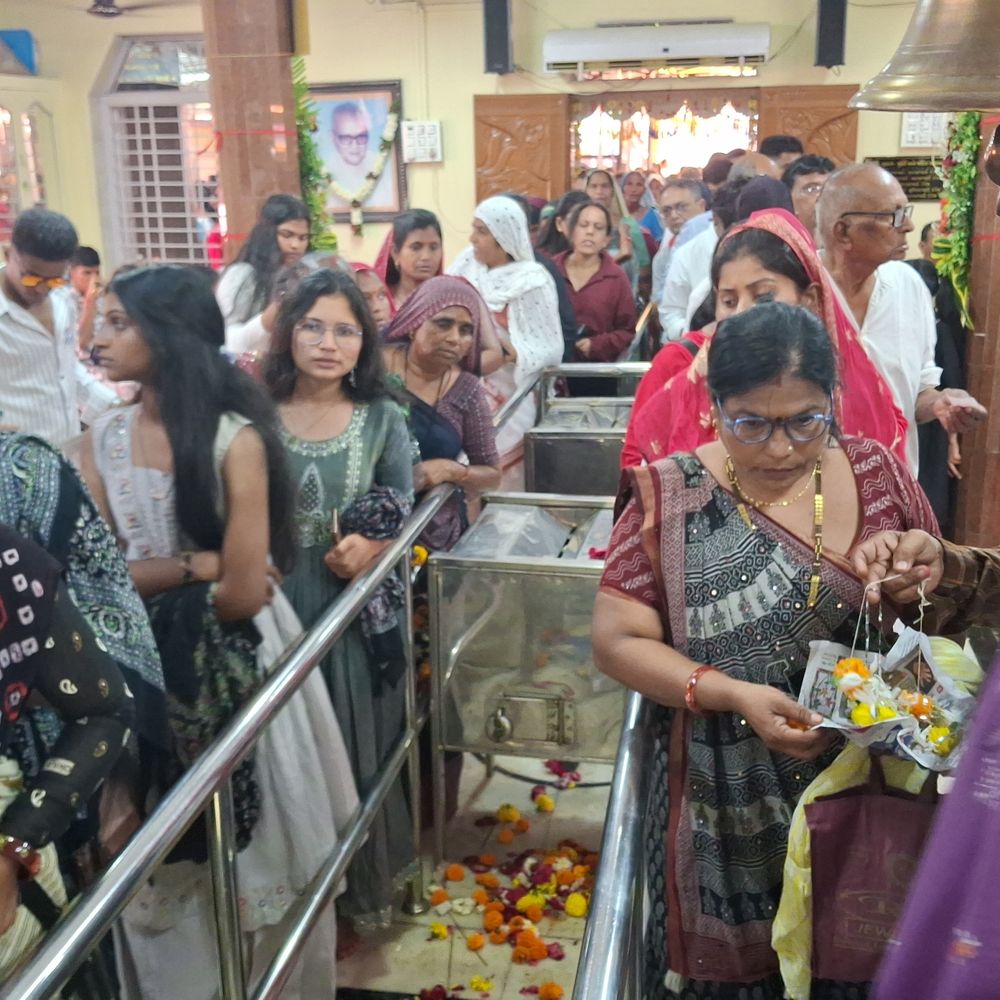 વલસાડના હિંગરાજમાં હનુમાન જન્મોત્સવની ઉજવણી:350 વર્ષ જૂના મંદિરમાં 1500 કિલો ચોખાનો ભંડારો યોજાયો