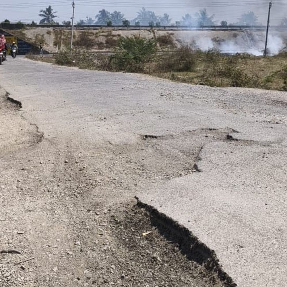 ભાલપરાથી મીઠાપુર સુધીનો માર્ગ અત્યંત બિસ્માર હાલતમાં:સ્થાનિકોને ભારે હાલાકી, પૂર્વ તા.પં. સભ્યએ ઉચ્ચ કક્ષાએ રજૂઆત કરી, રસ્તાના સમારકામની માગ