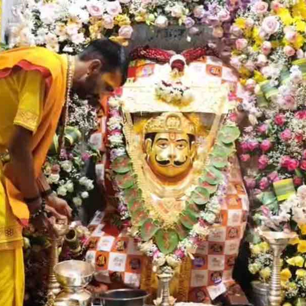 અમરેલીમાં ભુરખિયા હનુમાન મંદિરે હજારો ભક્તો પગપાળા પહોંચ્યા:SP સહિત પોલીસ પરિવારે પણ પદયાત્રા કરી દર્શન કર્યા