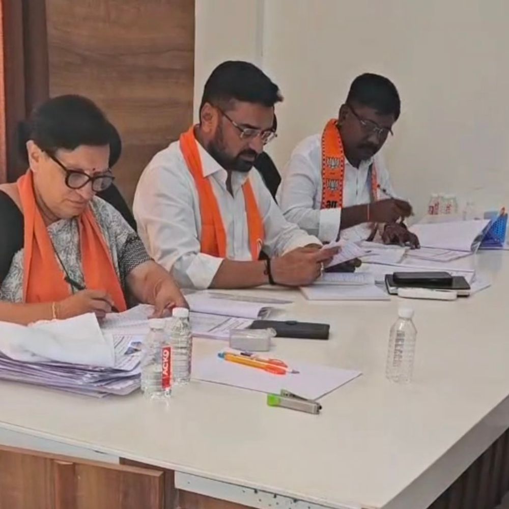 ગોધરામાં ભાજપની સેન્સ પ્રક્રિયા:પંચાયત-પાલિકા ચૂંટણી માટે મોટી સંખ્યામાં ઉમેદવારો ઉમટ્યા, મહિલા દાવેદારોનો જમાવડો