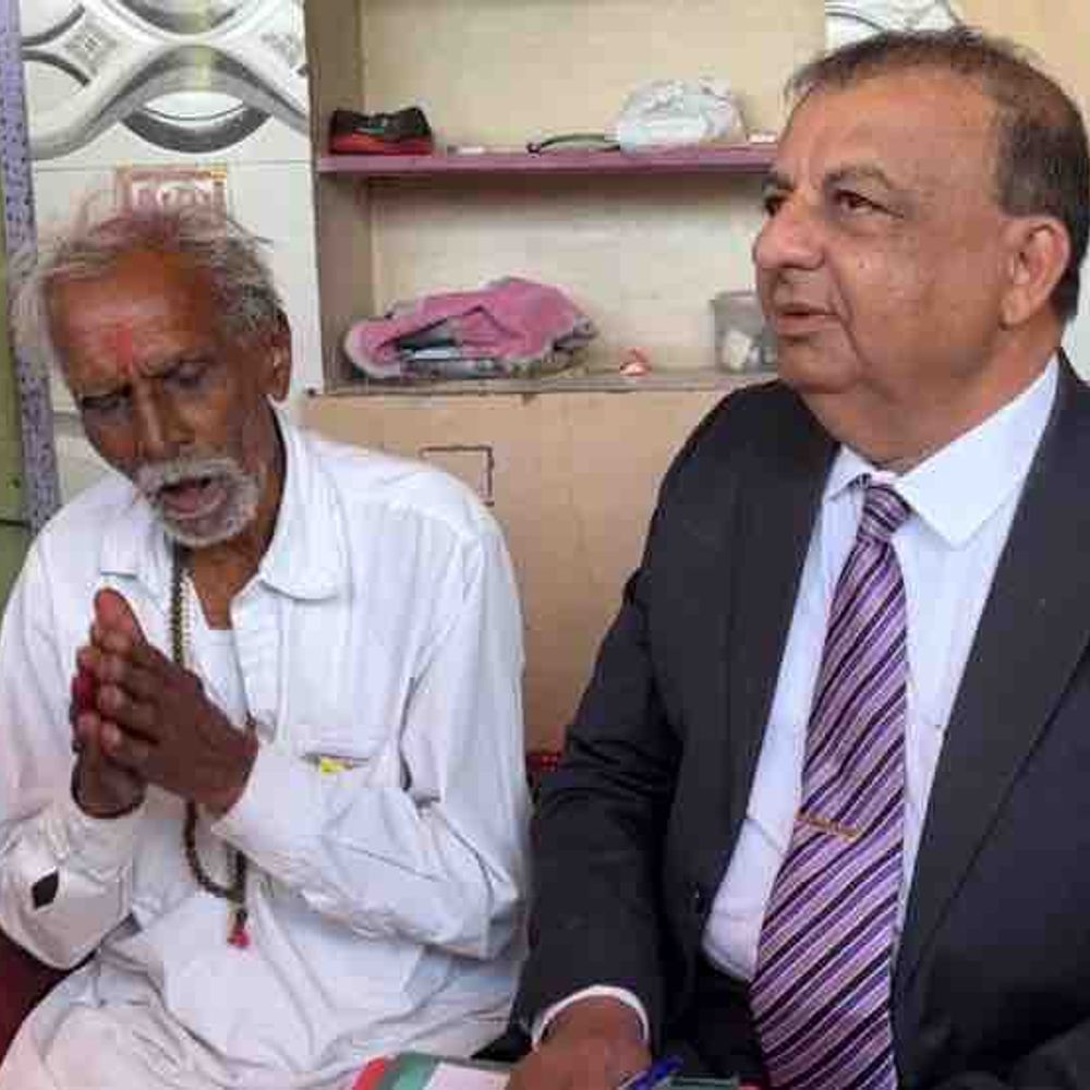 સૌરાષ્ટ્રમાં જીવિત સમાધિ લેવાનો 'ચમત્કાર' ફ્લોપ:અમરેલીના ઢોલરવા ગામે વિજ્ઞાન જાથા અને પોલીસે અંધશ્રદ્ધાનો પર્દાફાશ કર્યો