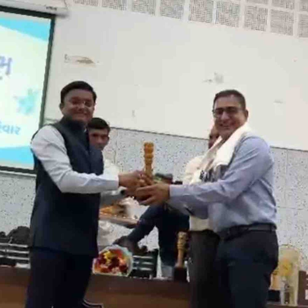 બનાસકાંઠામાં બદલી થયેલા પોલીસ અધિકારીઓનો વિદાય સમારંભ:જિલ્લા પોલીસ વડાએ મોમેન્ટો આપી સન્માનિત કર્યાં