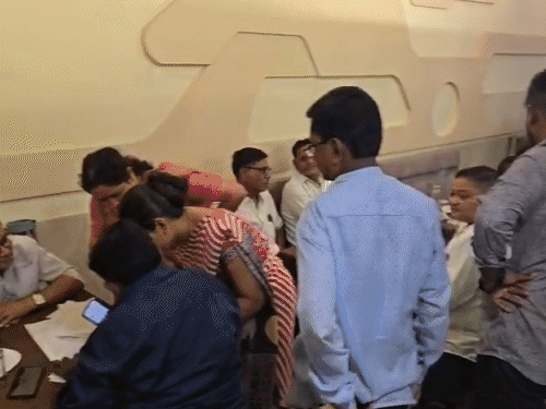 અમદાવાદ, સુરતમાં ભાજપના નિરીક્ષકો દાવેદારોને સાંભળશે.