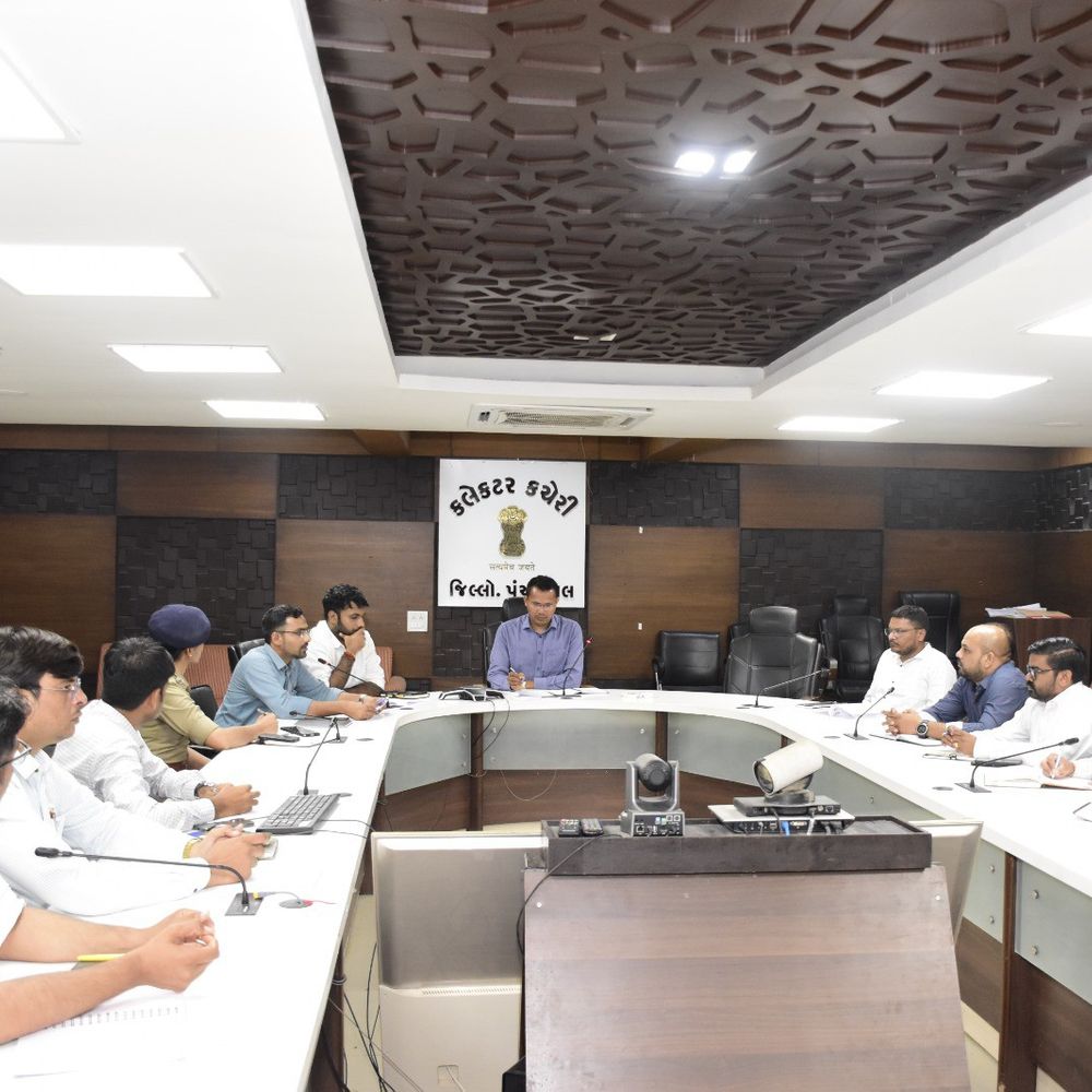 પંચમહાલમાં ચૂંટણીની તૈયારીઓ શરૂ:નોડલ અધિકારીઓ સાથે સમીક્ષા બેઠક, આદર્શ આચાર સંહિતાનો કડક અમલ સુનિશ્ચિત કરવા પર ભાર