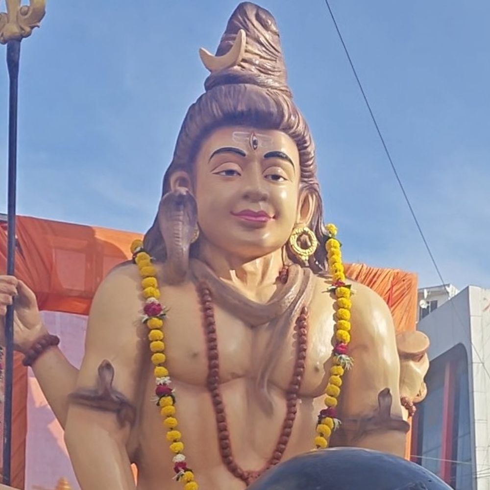 વેરાવળમાં હનુમાન જયંતિએ શોભાયાત્રા નીકળી:હિન્દુ યુવા સંગઠન સહિત અનેક સંસ્થાઓ જોડાઈ