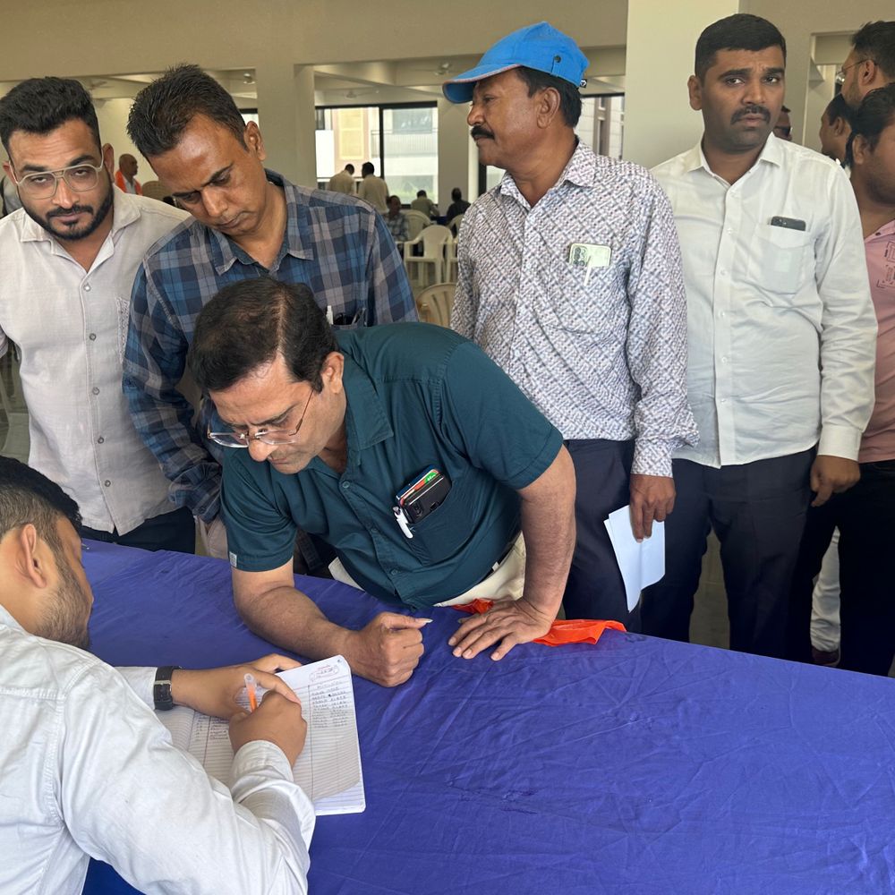 ભાજપ સેન્સનો બીજો દિવસ:બાકી રહેલા 6 વોર્ડના કાર્યકર્તા આજે પોતાની દાવેદારી નોંધાવશે, પૂર્વ મેયર અમદાવાદના નિરીક્ષક હોવાથી તેમનું ફોર્મ તેમના પ્રતિનિધિ રજૂ કરશે