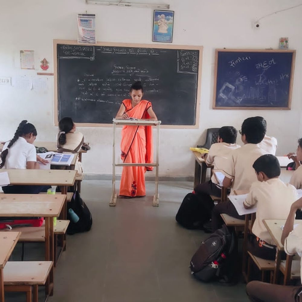 બાળકોના શિક્ષણ પર અસર: 1400 શિક્ષકોની ઘટ વચ્ચે, શિક્ષકો વતન ભણી જવાની શક્યતા!.