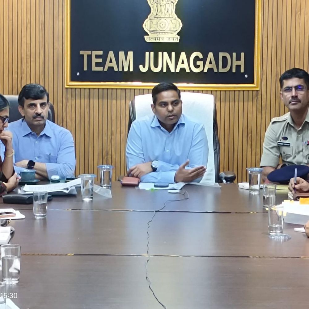 જૂનાગઢ જિલ્લામાં ચૂંટણીનો ધમધમાટ, તંત્ર સજ્જ:કલેક્ટર અનિલકુમાર રાણાવસિયાના માર્ગદર્શન હેઠળ ચૂંટણી અધિકારીઓને અપાઈ EVM અને નિયમોની તાલીમ