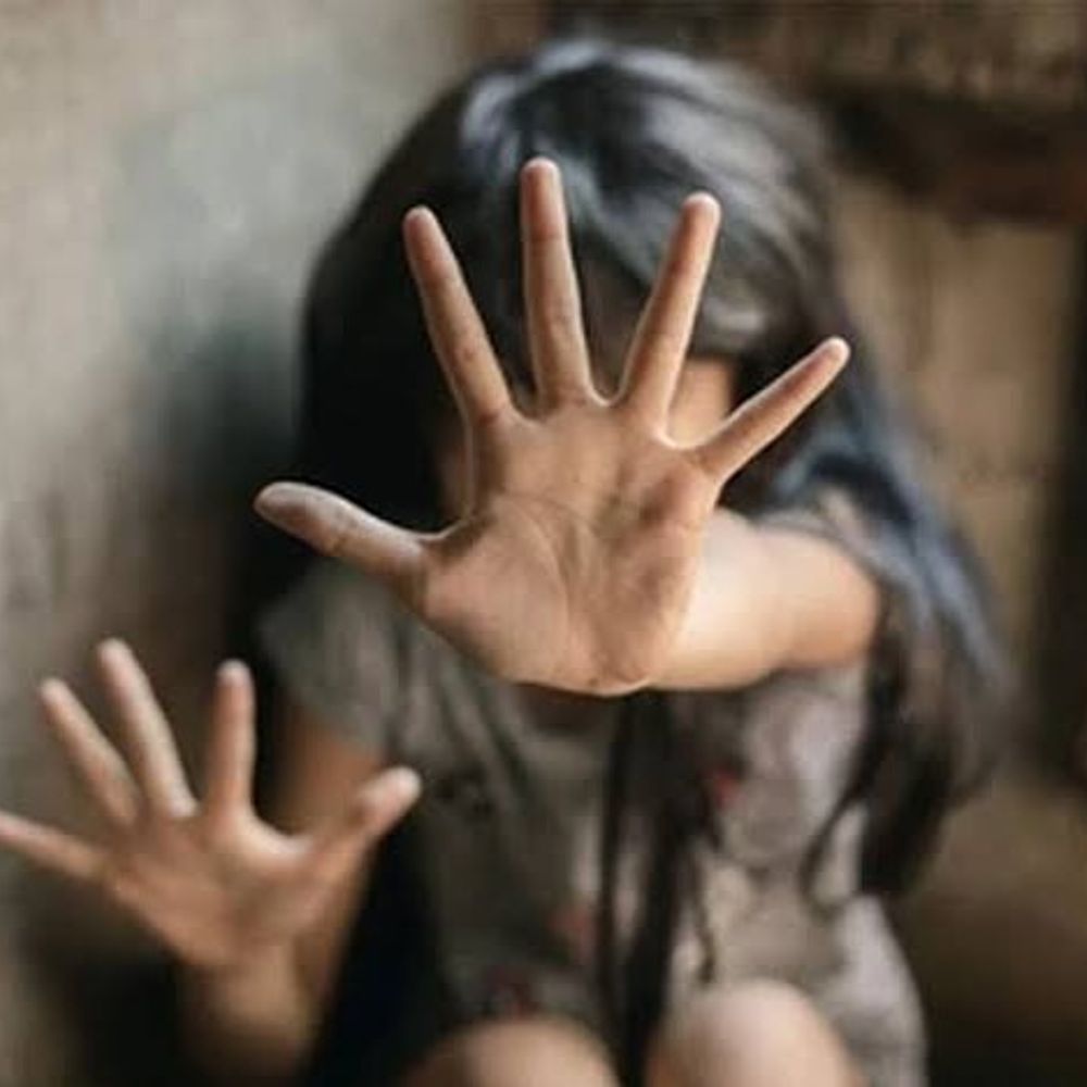 કોઈને કહીશ તો જાનથી મારી નાખીશ:સુરતમાં શાળાની બાંધકામ સાઇટ પર 8 વર્ષની માસૂમ પર બળાત્કાર, આરોપી બાળકી રમતી હતી ને રૂમમાં ખેંચી ગયો