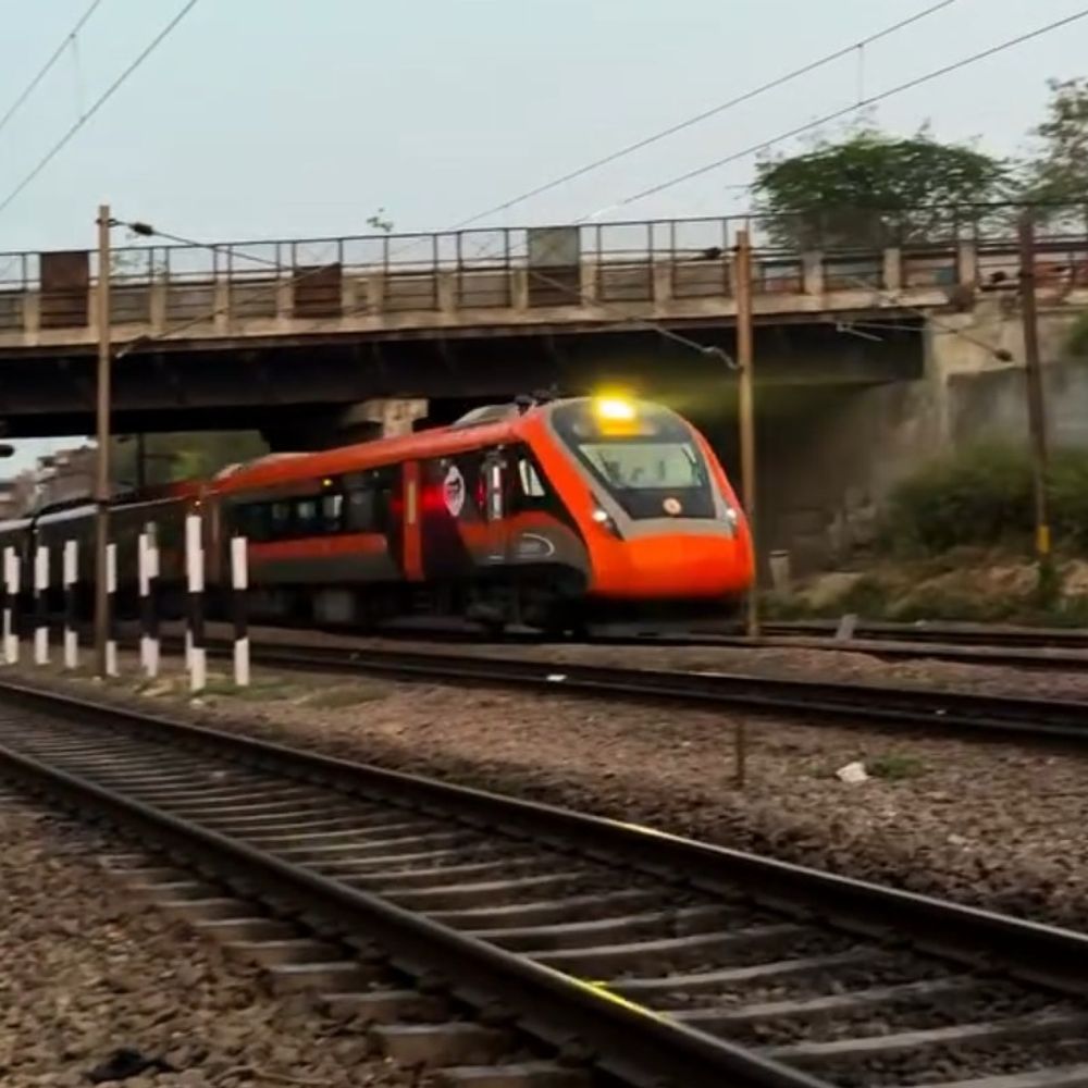 મુંબઈ-દિલ્હી વચ્ચે 'વંદે ભારત કાર્ગો ફ્રેઈટ' ટ્રેન શરૂ થશે.