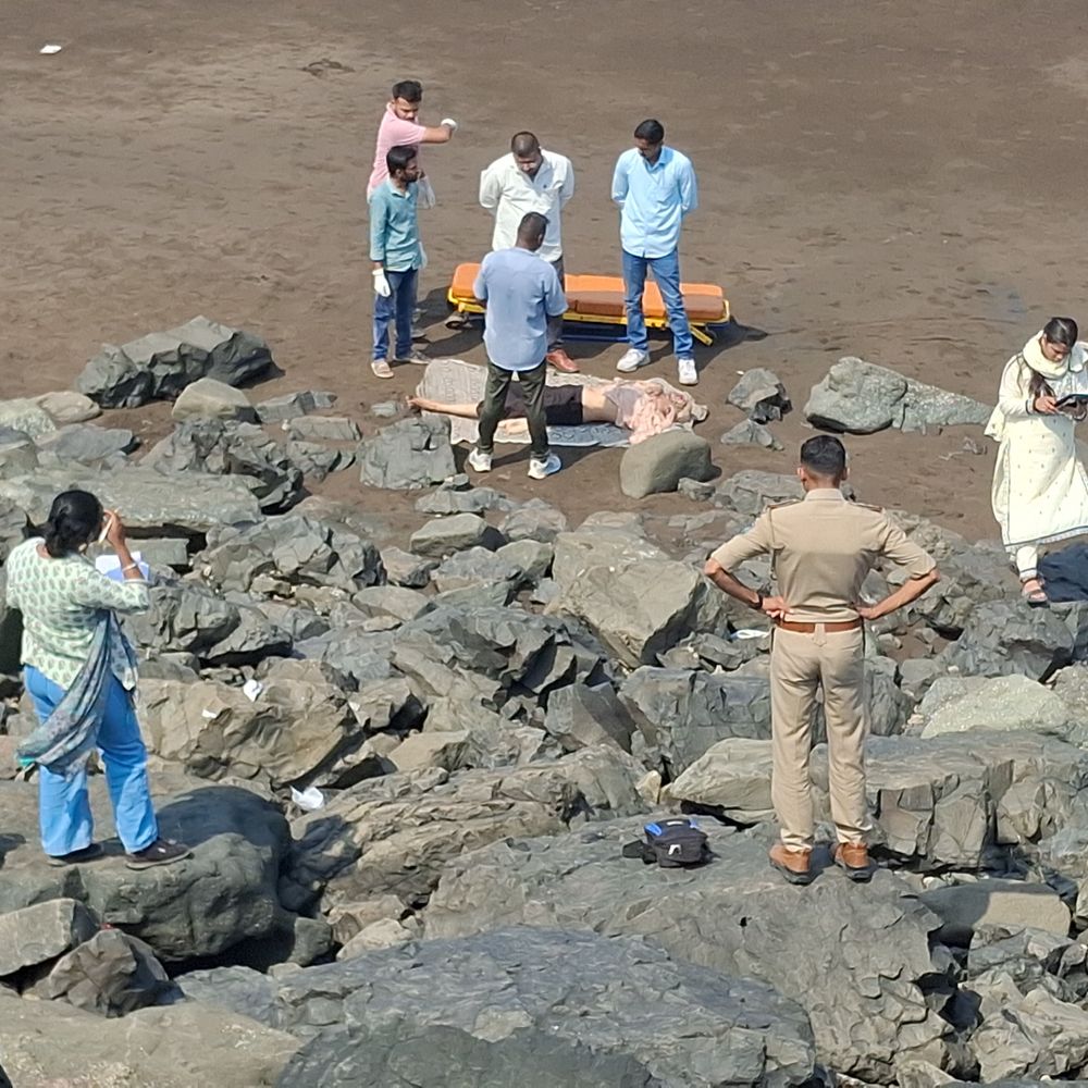 વલસાડના દરિયાકિનારેથી સુરતના રત્નકલાકારનો મૃતદેહ મળ્યો:ઘરેથી ઓફિસે જવાનું કહીને નીકળ્યા ને વલસાડ પહોંચી ગયા; PM રિપોર્ટમાં મોતનું કારણ અસ્પષ્ટ, FSL રિપોર્ટની રાહ