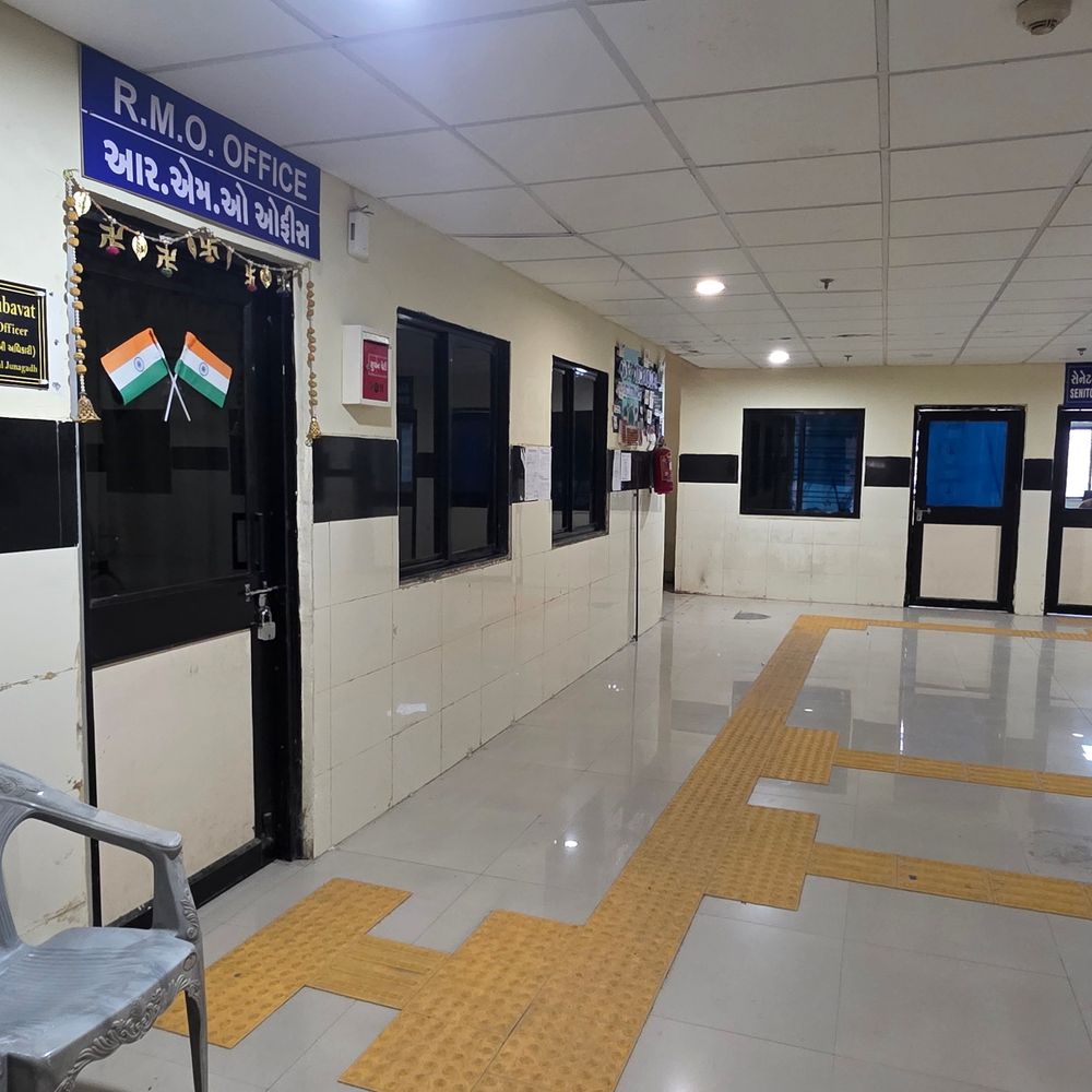 ભાસ્કર ગ્રાઉન્ડ રિપોર્ટ:સિવિલમાં રજાના દિવસે OPDને તાળા દર્દીઓને ઈમર્જન્સીમાં જવા ફરજ પડી