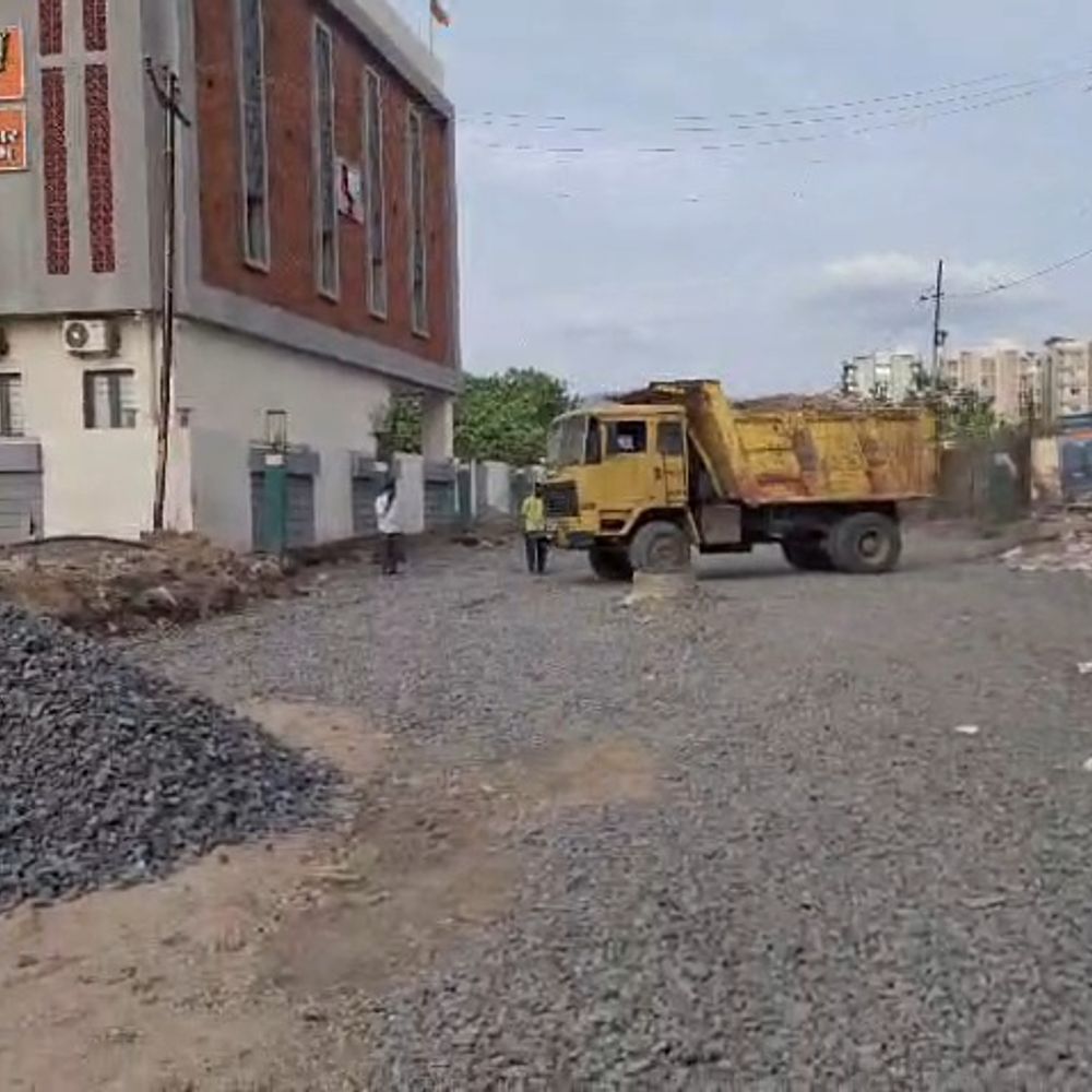 તંત્ર નિંદ્રાધીન:સારા રસ્તા તોડીને સત્તાધારી પક્ષના કાર્યાલયમાં વીઆઈપી ટ્રીટમેન્ટ !