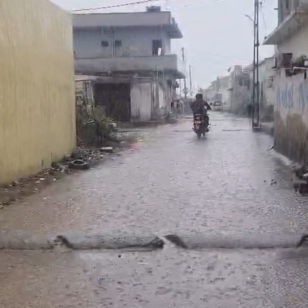 કચ્છમાં બીજા દિવસે કમોસમી વરસાદ:પૂર્વ કચ્છના અનેક વિસ્તારોમાં ગાજવીજ સાથે વરસાદ