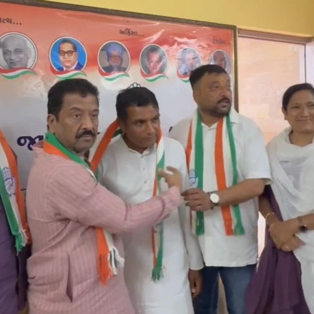 પૂર્વ કોર્પોરેટર અતુલ ભંડેરી કોંગ્રેસમાં પાછા ફર્યા:100થી વધુ કાર્યકરો સાથે ભાજપ છોડી કોંગ્રેસમાં જોડાયા