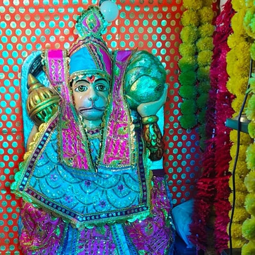 સુરેન્દ્રનગરમાં હનુમાન જયંતિની ધામધૂમથી ઉજવણી:ભક્તોએ કેક કાપી, પ્રસાદ વહેંચી પવનપુત્રનો જન્મદિવસ ઉજવ્યો