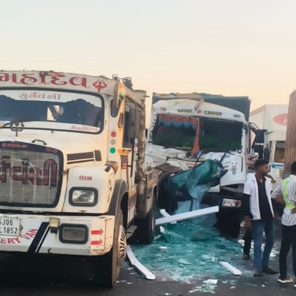 ભરૂચમાં બે ટ્રક અથડાતાં એકનું મોત:નબીપુર પાસે વહેલી સવારે અકસ્માત સર્જાયો;કેબિનમાં ફસાયેલા ચાલકને બહાર કાઢવા ભારે જહેમત
