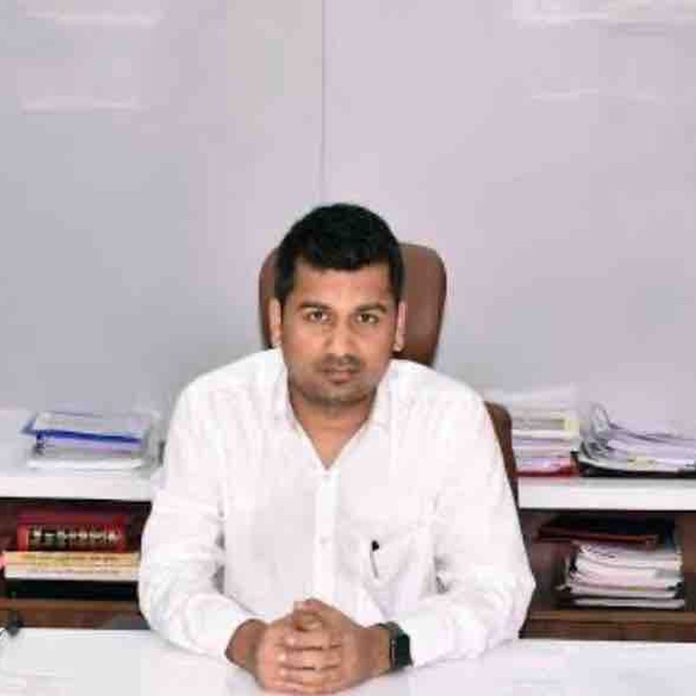 અમરેલીમાં હથિયાર જમા કરાવવા કલેક્ટરનો આદેશ:સ્થાનિક સ્વરાજ્યની ચૂંટણી માટે પરવાનેદારોને 7 દિવસમાં હથિયાર જમા કરવા ફરજિયાત