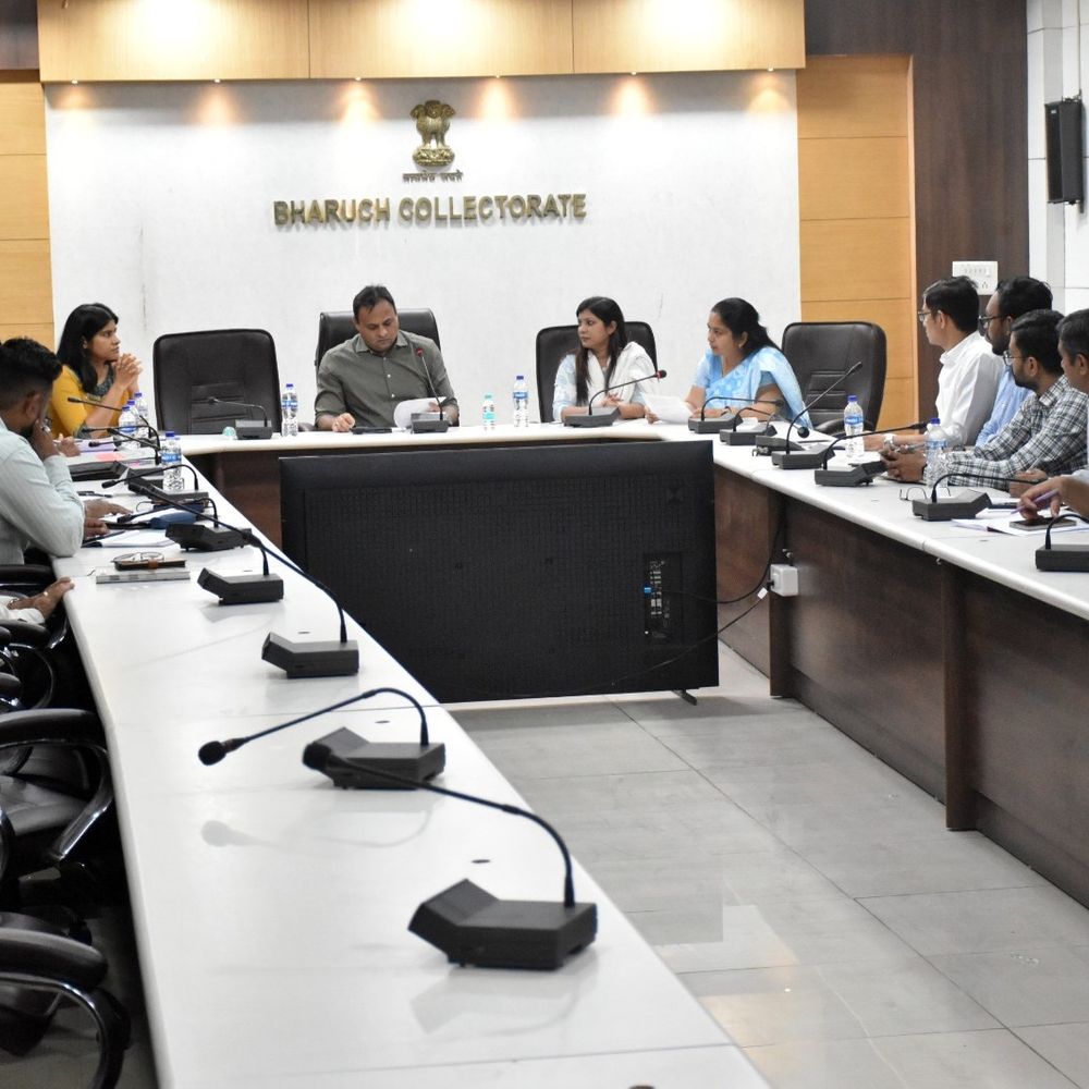 ભરૂચમાં સ્થાનિક સ્વરાજ્ય ચૂંટણીને લઈને તંત્ર સજ્જ:કલેક્ટરના અધ્યક્ષસ્થાને મહત્વપૂર્ણ સમીક્ષા બેઠક યોજાઈ