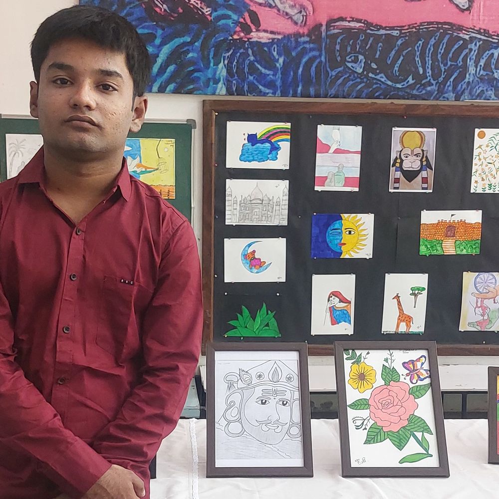 મનોદિવ્યાંગ સૈયદ રેહાનના ચિત્રોનું પ્રદર્શન:શારદા સ્પેશિયલ સ્કૂલ, બી.એમ. ઇન્સ્ટિટ્યૂટ ખાતે આયોજન કરવામાં આવ્યું