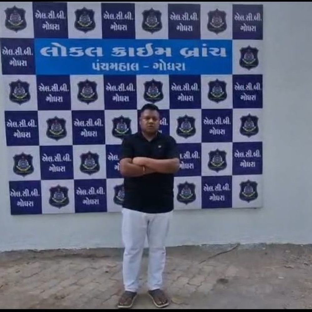 પંચમહાલ LCB દ્વારા બુટલેગરની પાસા હેઠળ અટકાયત:મોરવા હડફના ગિરીશ ઉર્ફે કીરાને સુરત મધ્યસ્થ જેલમાં મોકલાયો