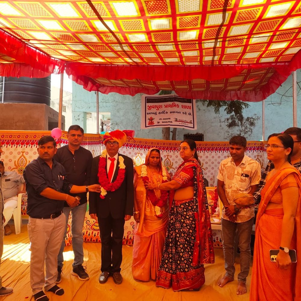 જીવાપુરા શાળાના શિક્ષક રૂમાલ ડામોર નિવૃત્ત:વિદાય સમારંભમાં શાળા વિકાસ માટે ₹10,000નું દાન