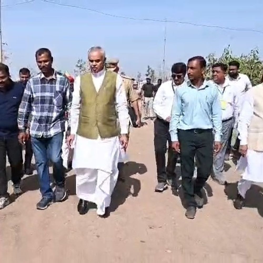 રાજ્યપાલ આચાર્ય દેવવ્રતે નવાનગરની મુલાકાત લીધી:પ્રાકૃતિક ખેતી, સોમ સરોવરનું નિરીક્ષણ કરી ગ્રામજનો સાથે સંવાદ કર્યો