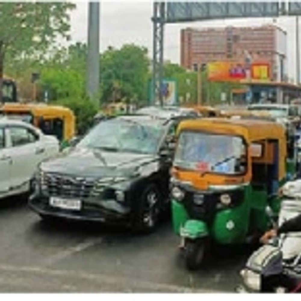 પશ્ચિમમાં 10 સ્માર્ટ સિગ્નલ:આંબાવાડીમાં સિગ્નલ પર ઊભા રહેવાનો સમય 30 સેકન્ડ સુધી ઘટી ગયો