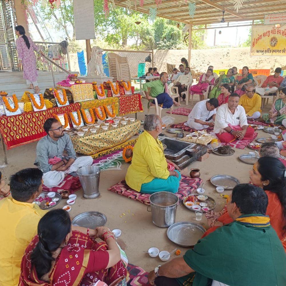 વડોદરાના સ્વામી પરિવારે પાટણમાં હવન-યજ્ઞ કર્યો:શ્રી સમેળા માતાજી મંદિરે વાર્ષિક સમૂહ યજ્ઞ યોજાયો
