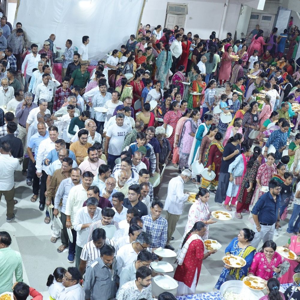 સુરેન્દ્રનગરમાં ક્ષત્રિય પરિવારે પિતાની પુણ્યતિથિએ બ્રહ્મભોજન કરાવ્યું.