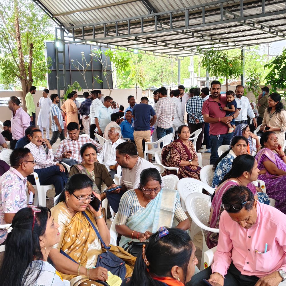 ભાજપ કાર્યાલય ખાતે ઉમેદવારોનો શંભુમેળો‎:જૂના જોગીઓ, 37 પૂર્વ કોર્પોરેટરો સાથે કોંગ્રેસના પૂર્વ‎દિગ્ગજ નેતા ટિકિટ લેવા ભાજપની લાઈનમાં દેખાયા‎