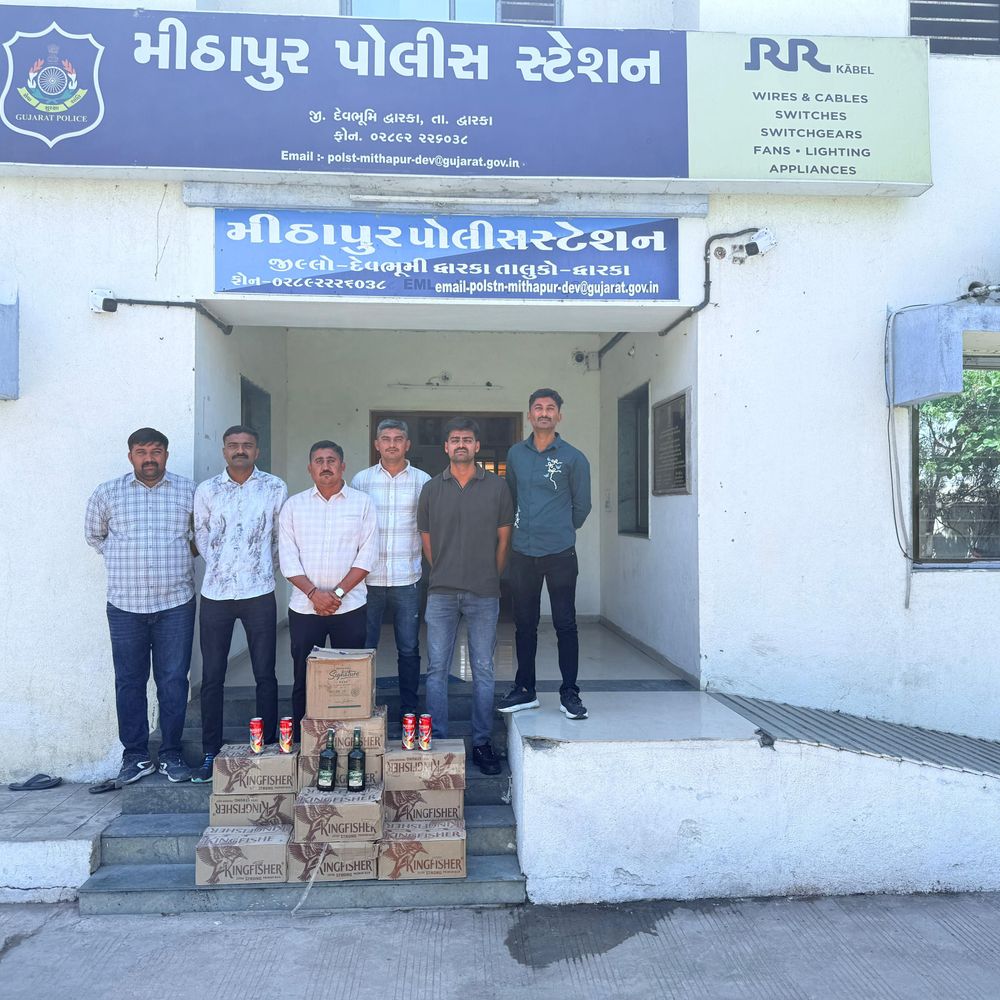 મીઠાપુરમાં ગેરકાયદે દારૂનો મોટો જથ્થો ઝડપાયો:પોલીસે મોજપ ગામમાંથી ₹83,892નો મુદ્દામાલ જપ્ત કર્યો