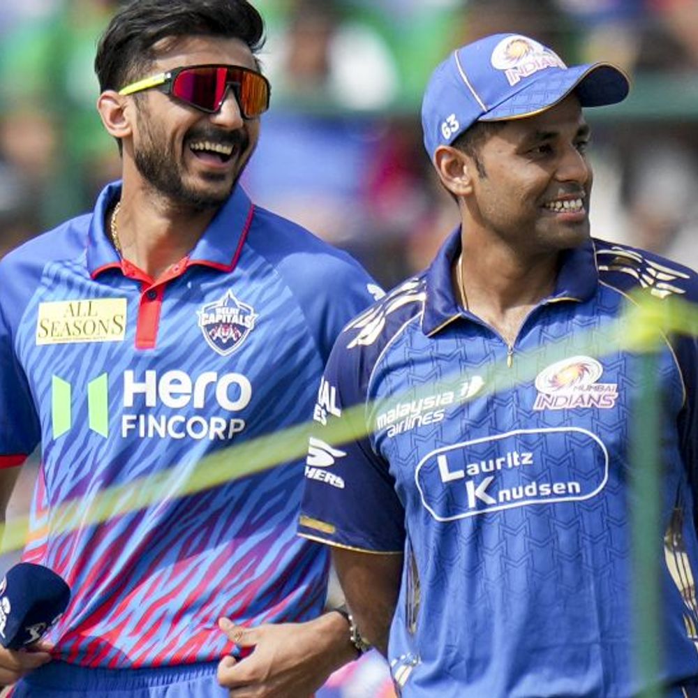 IPLમાં DC vs MI:દિલ્હીએ ટૉસ જીતીને બૉલિંગ પસંદ કરી, મુંબઈએ પ્રથમ ઓવરમાં 8 રન બનાવ્યા, રિકેલ્ટને ચોગ્ગાથી ખાતું ખોલ્યું