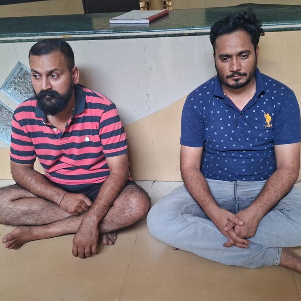 RTO કર્મી પર હુમલો કરી ઘડિયાળની લૂંટ કરનારા ઝડપાયા:કાર વાળવા બાબતે ઝઘડો કર્યો હતો, ઘોઘારોડ પોલીસે બે હિન્દીભાષીને દબોચી લીધા