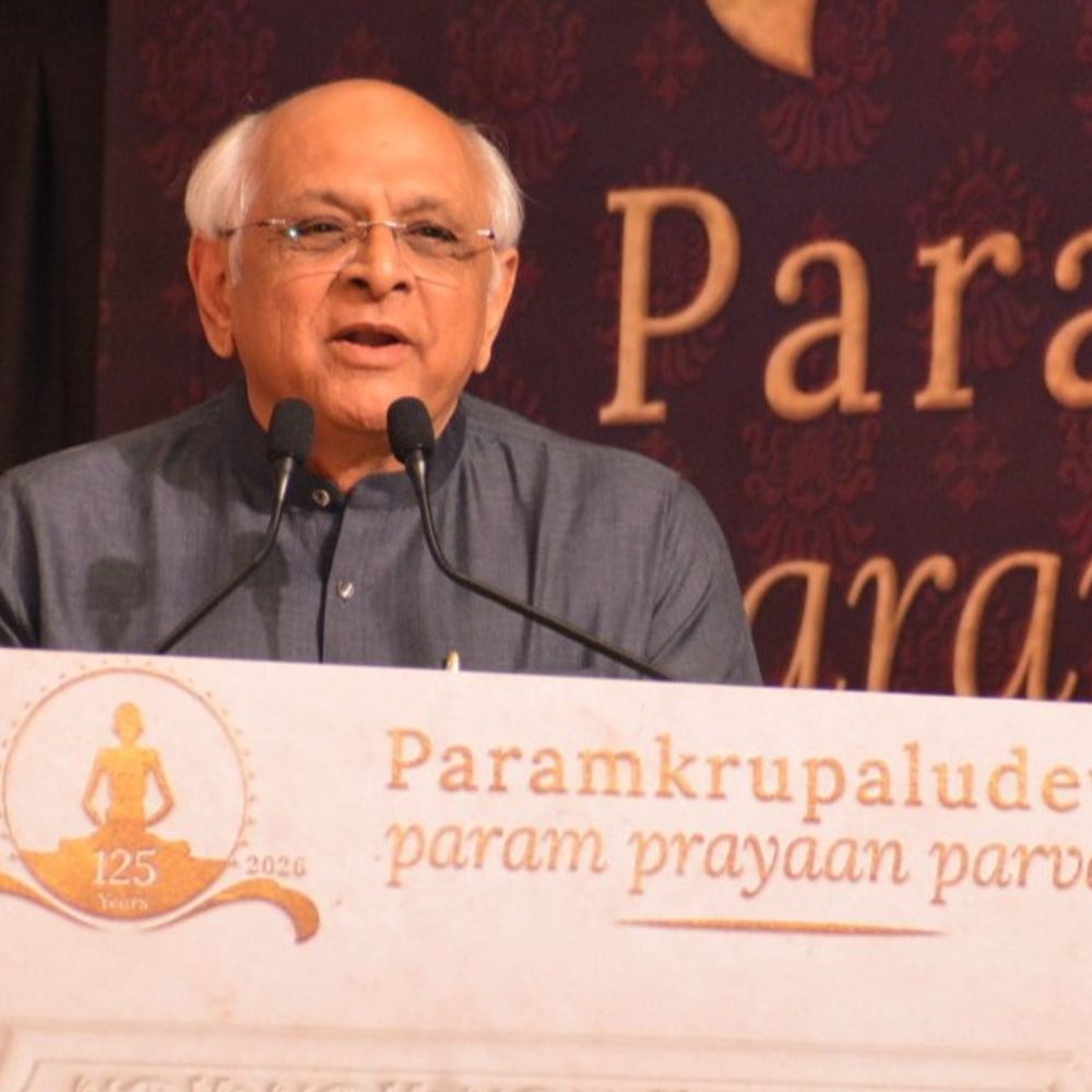 રાજકોટમાં શ્રીમદ્ રાજચંદ્રના 125 માં સમાધિદિનની ઉજવણી થઈ:રાકેશભાઈજીએ કહ્યુ - મહેલોમાં રહેતા રાજાઓને કશું ખબર ન પડતી, તેમના દર્પણની ખૂબીઓ વજીર વર્ણવતા: CM નો જવાબ -તમે આપેલા અરીસા સામે અમે ઊભા રહીશું