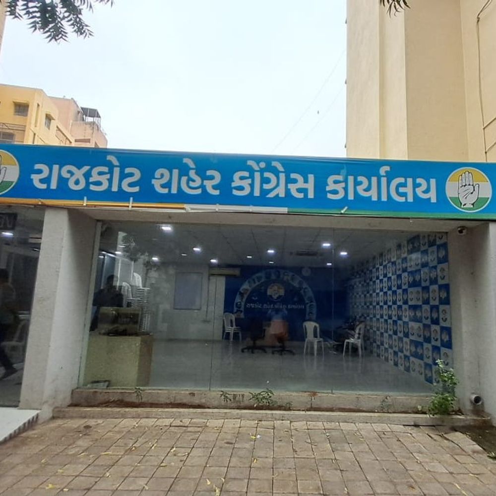 રાજકોટ મહાનગરપાલિકાની ચૂંટણીનો જંગ જામ્યો:કોંગ્રેસે 18 વોર્ડના 40 ઉમેદવારોની પ્રથમ યાદી જાહેર કરી, ભાજપમાંથી સસ્પેન્ડ દેવુબેનને ટિકિટ આપતા રાજકારણ ગરમાયુ, 'આપ'નાં વધુ 26 નામ જાહેર