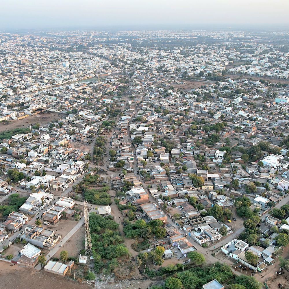 સુરેન્દ્રનગરમાં સ્થાનિક સ્વરાજ્ય ચૂંટણી માટે નિયંત્રણો જાહેર:ફોર્મ ભરવા કચેરી પાસે 3 વાહન, 5 વ્યક્તિને જ પ્રવેશ