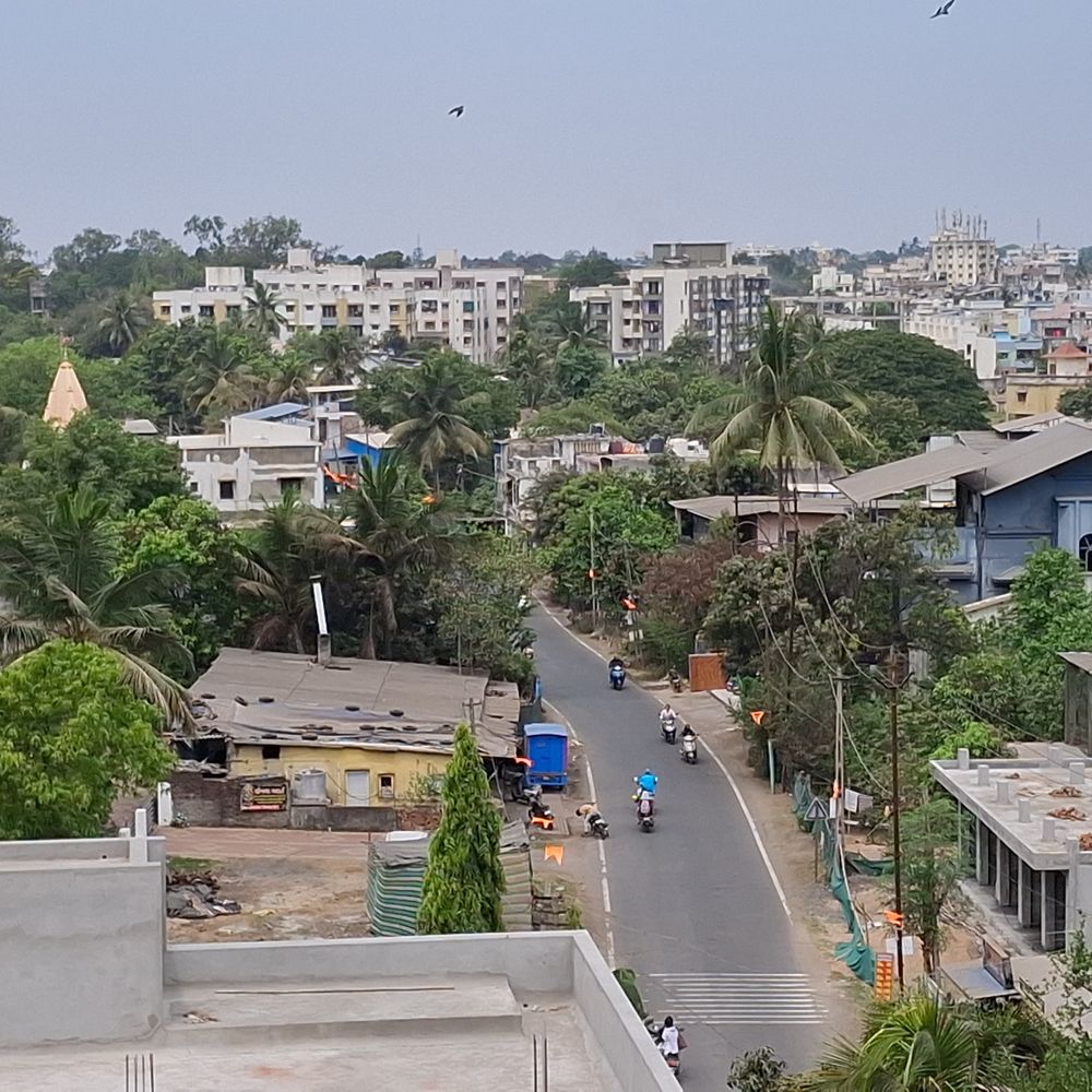 વલસાડમાં ગરમીનો પારો સ્થિર, બફારો વધશે:વેસ્ટર્ન ડિસ્ટર્બન્સથી વાદળછાયું વાતાવરણ, હળવા વરસાદની શક્યતા