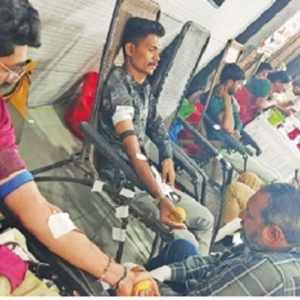 ડાયમંડ મેન્યુફેક્ચર એસોસિએશન દ્વારા સિવિલ હોસ્પિટલ માટે રત્ન કલાકારોનું ૧૦૦૦ બોટલ રક્તદાન એક સરાહનીય કાર્ય.