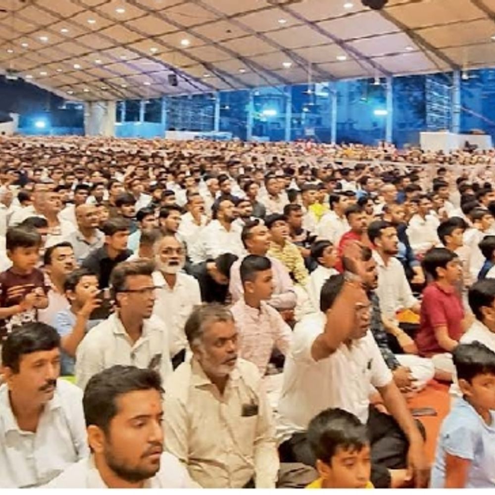 'મહંત ચરિતમ' શ્રેણી પર કથા: કૌટુંબિક શાંતિ માટે ધર્મ આવશ્યક - મહંત સ્વામી મહારાજ.