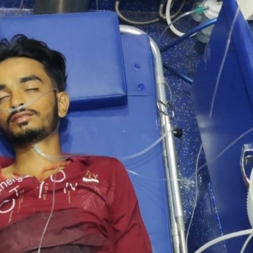 હળવદના ટીકર ગામે યુવાન પર છરી વડે હુમલો:ગંભીર ઈજા થતા અમદાવાદ સારવાર માટે ખસેડાયો